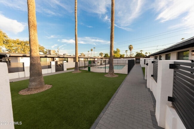 6637 E Earll Dr Unit 1006 D