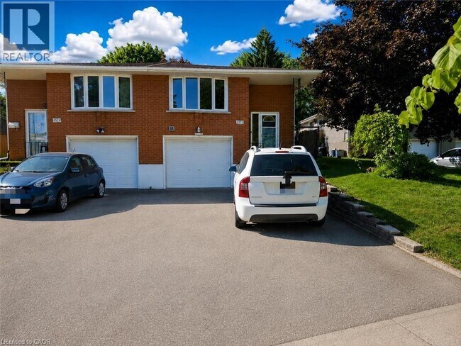 Photo - 637B SILVERBIRCH Road