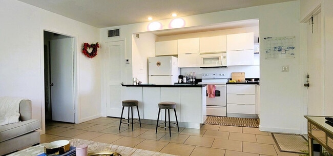 Photo - 2830 NE 30th Pl Unit 4