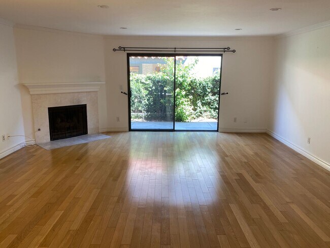 Photo - Spacious and Renovated Santa Monica Townho... Unit 4
