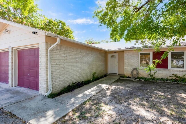 Photo - 2404 Andover Dr