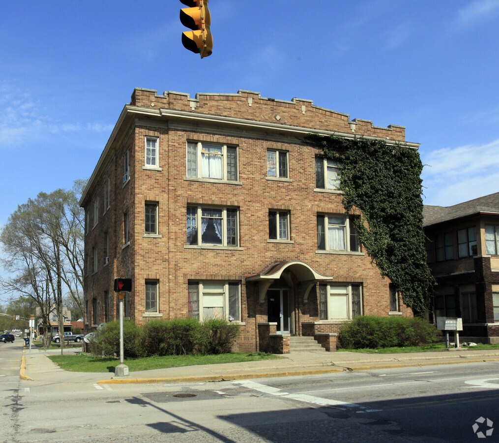 Photo - 230 W Jackson Blvd Apartments