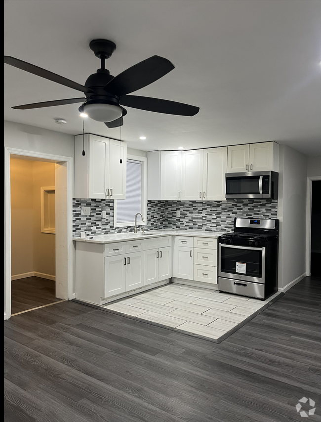 Building Photo - 1418 67th Ave Unit 1R Rental