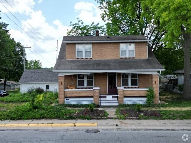 Building Photo - 726 E Fifth St Rental