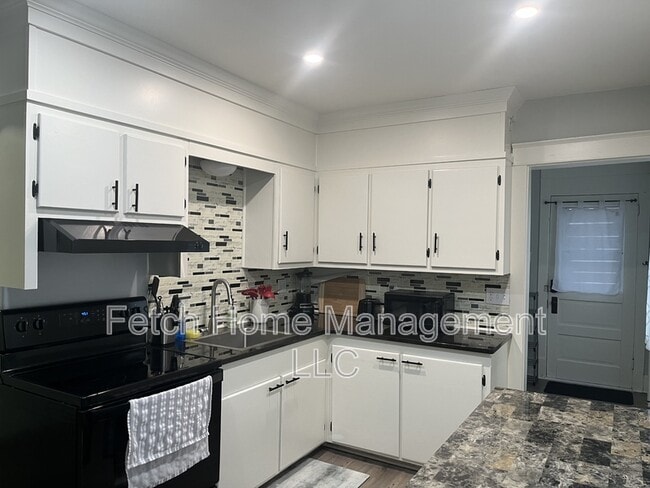 Photo - 836 W Main St