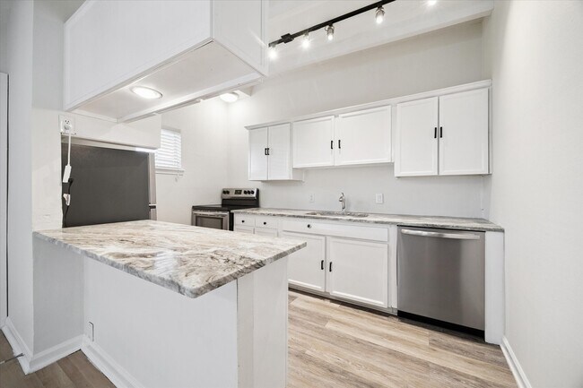 Building Photo - 216 Marshall St Unit 9