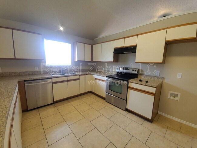 Photo - 7605 Misty Ridge Dr N