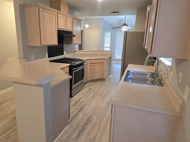 Photo - 4911 Edenbourgh Ln