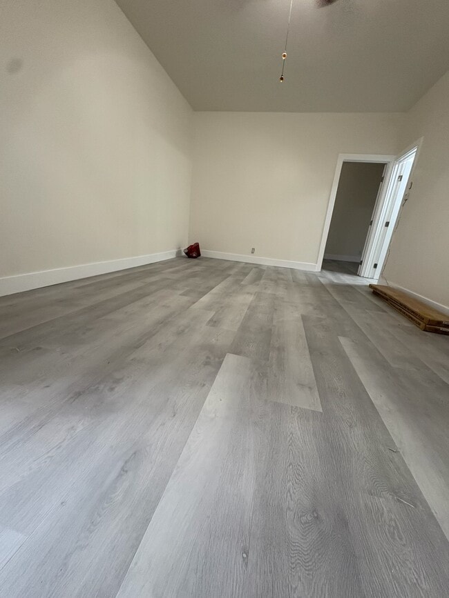 Photo - 1991 Myrtle Ave Unidad 1991