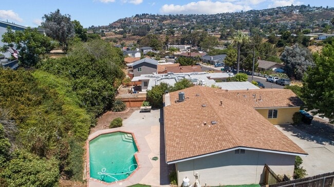 Photo - 5318-5320 Brockbank Pl