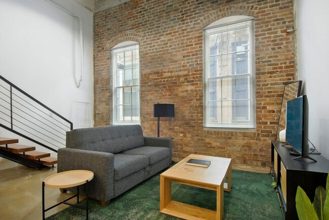 Building Photo - 822 Howard Ave Rental