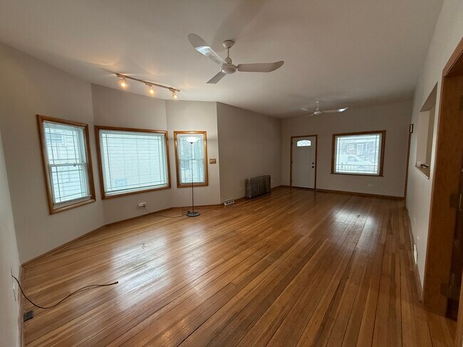 Photo - 4844 W Montrose Ave