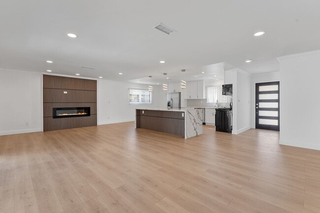 Building Photo - 9800 Geyser Ave Rental