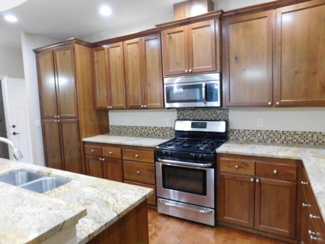 Photo - 3Bd/2.5Ba Two Story Townhouse - Available ...