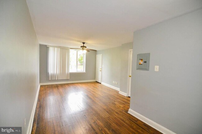 Photo - 39 Galveston Pl SW