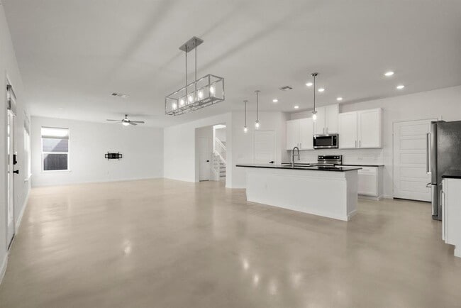 Photo - 7400 Lowery Xing