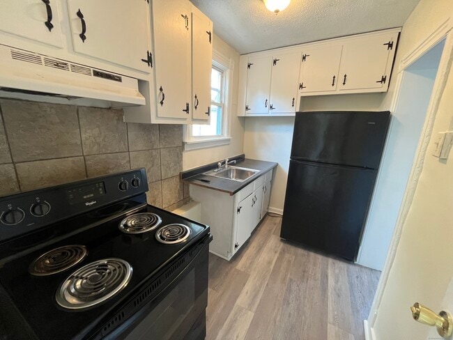 Photo - 144 Burnham St Unit 2