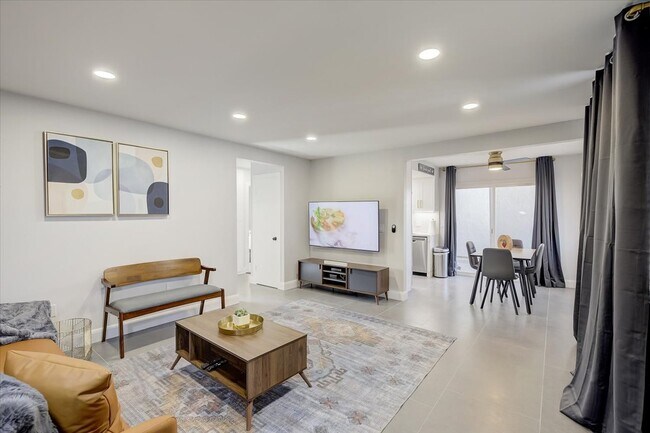 16562 Regina Cir