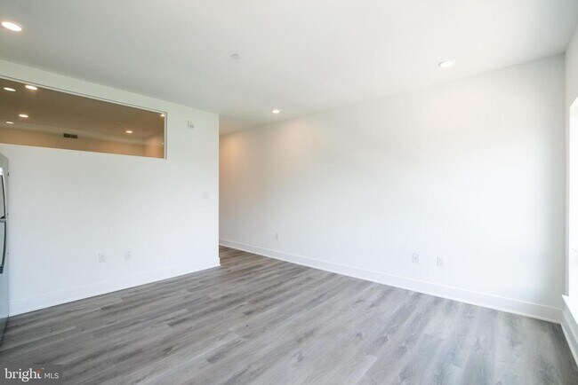 Photo - 1420 Point Breeze Ave Unidad 203