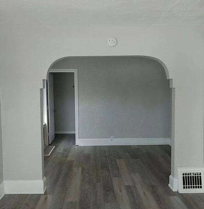 Photo - 3202 Caledonia St