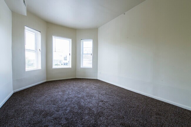 Photo - 327-29 S Central Park