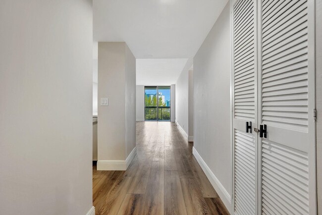 Photo - 2900 NE 14th Street Causeway Unit 602