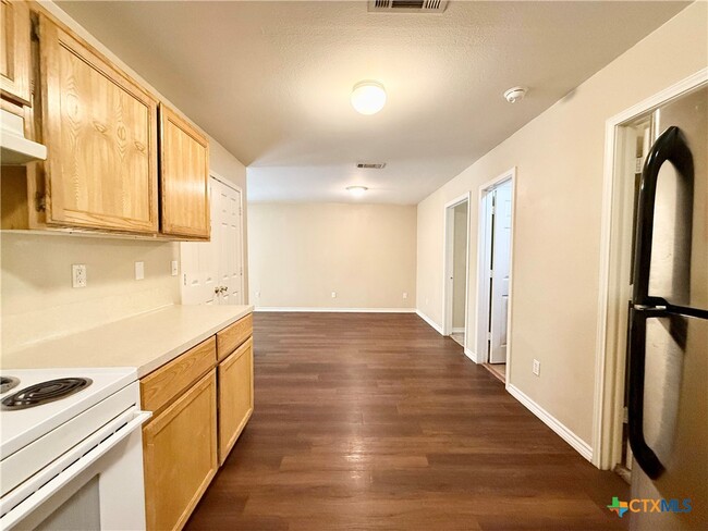 Building Photo - 898 Advance St Rental