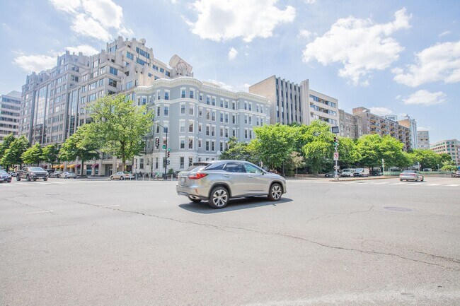 Spacious Studio Condo in Logan Circle! - Spacious Studio Condo in Logan Circle!