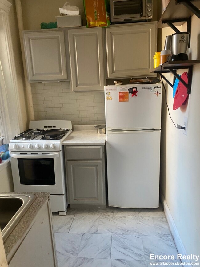 Photo - 364 Riverway Unidad 23