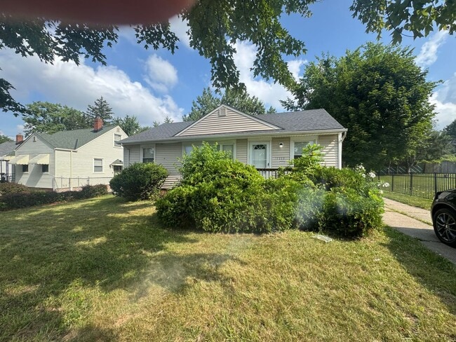 Building Photo - Single Family Home 3 beds 1 bath Available...