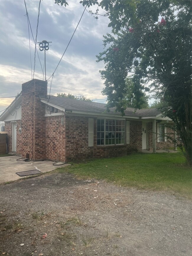 Building Photo - 622 Coolidge St