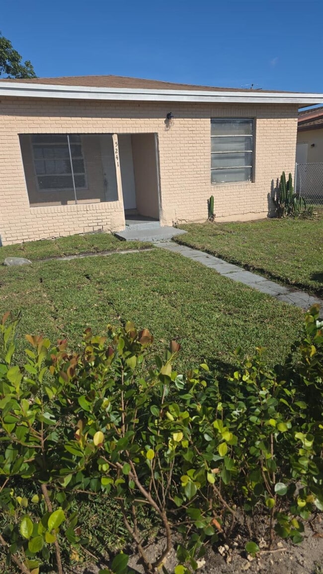 Photo - 5241 Mayo St