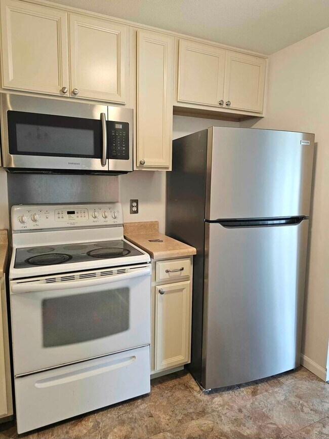 Photo - 1349 Whitney Ave Unit B