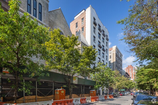 Photo - 170 W 81st St