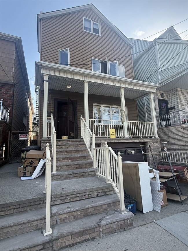 Building Photo - 82 W 22nd St Unit 1