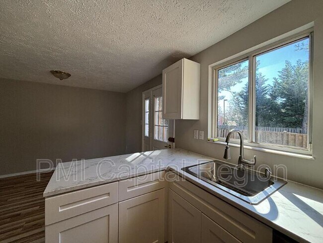 Photo - 8 McDonald Chapel Ct