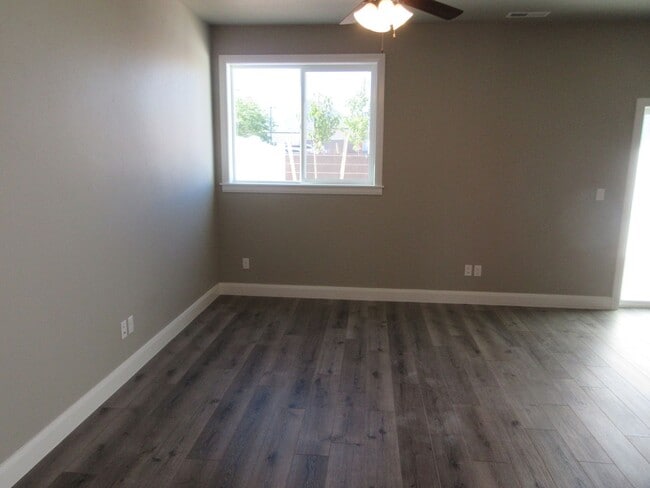 Photo - Move-In Discount - 3 bedroom, 2.5 bath - Heart of Cedar City!
