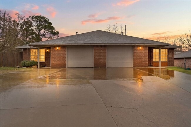 Building Photo - 932 S Curtis Ave