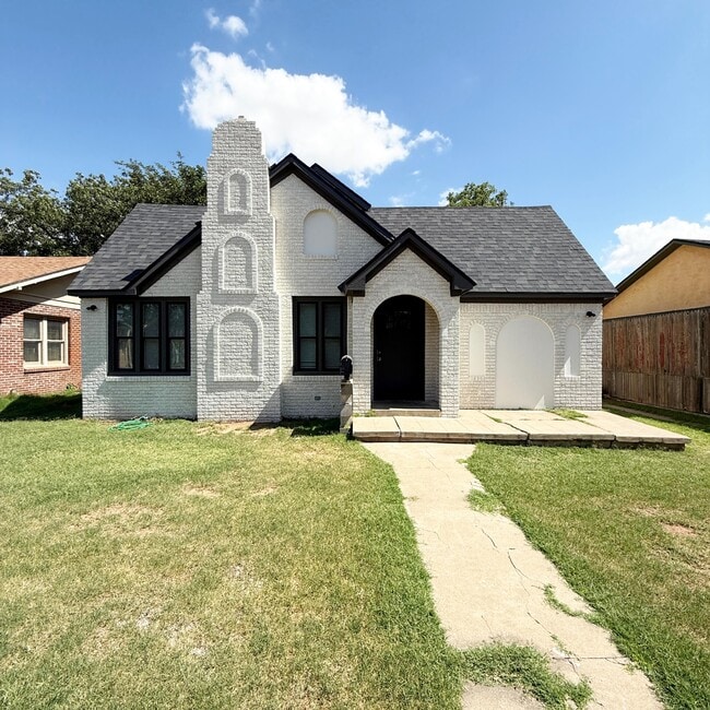 Building Photo - 2222 16th St