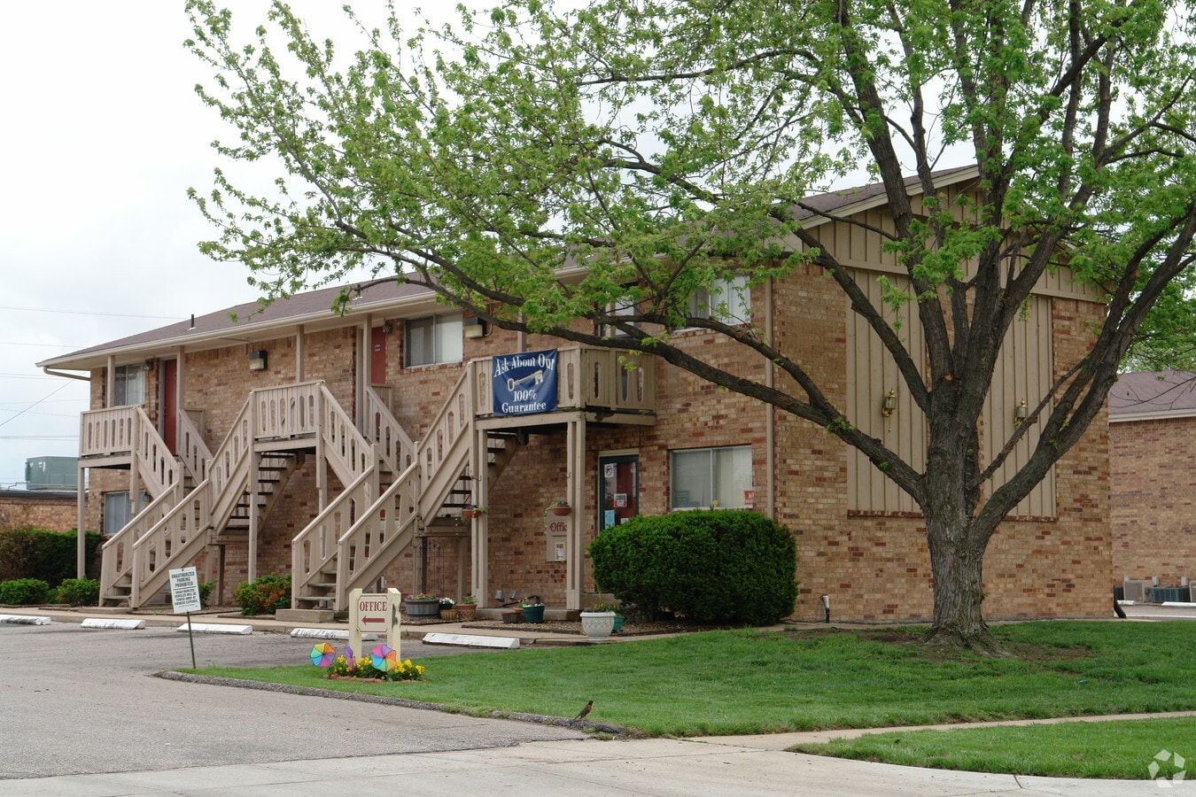 The Lodge East - The Lodge East Apartments