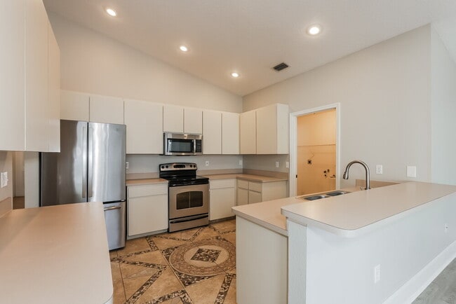 Photo - 5147 Pond View Ct