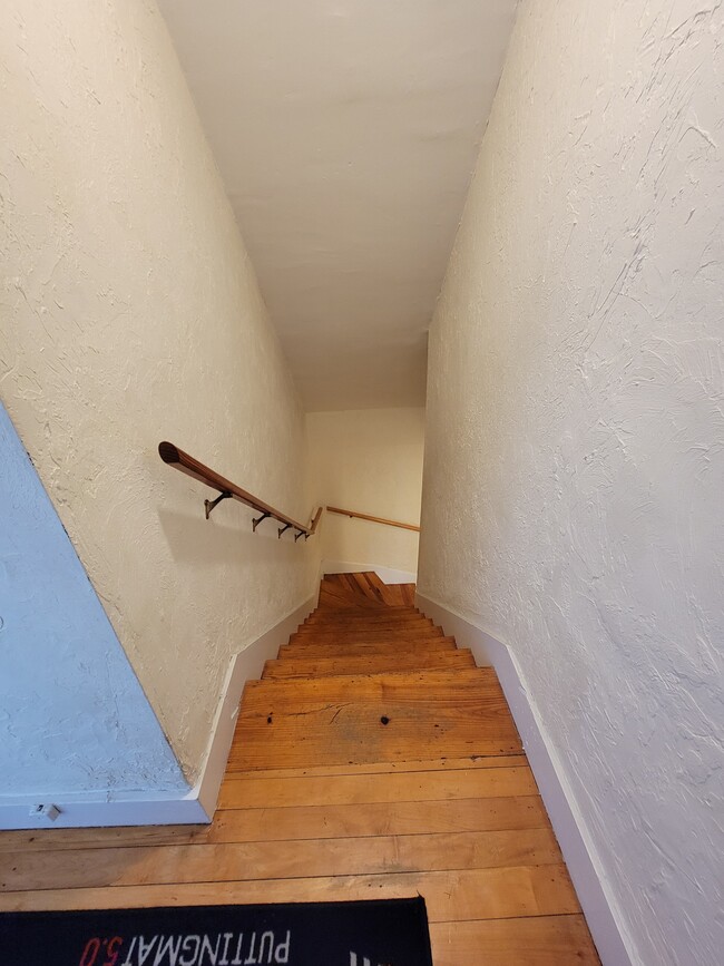 Escaleras al tercer piso - 90 North St