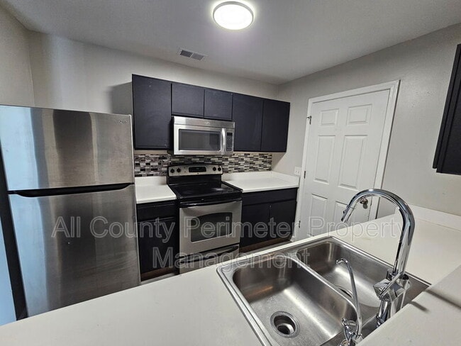 Photo - 2102 Fairington Ridge Cir