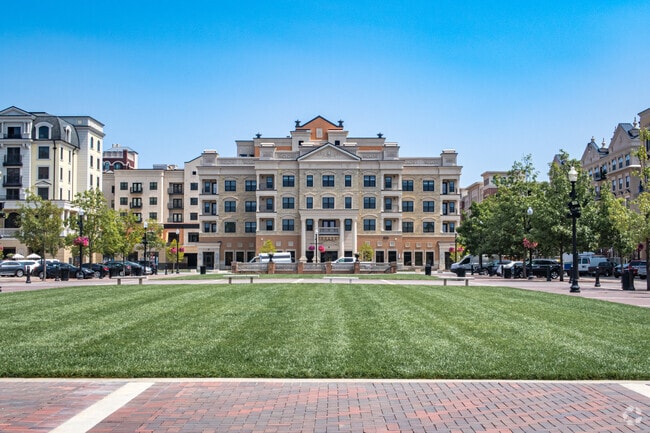 Building Photo - The Wren & The Windsor Rental