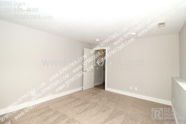 Photo - 3600 SE Glenstone Dr