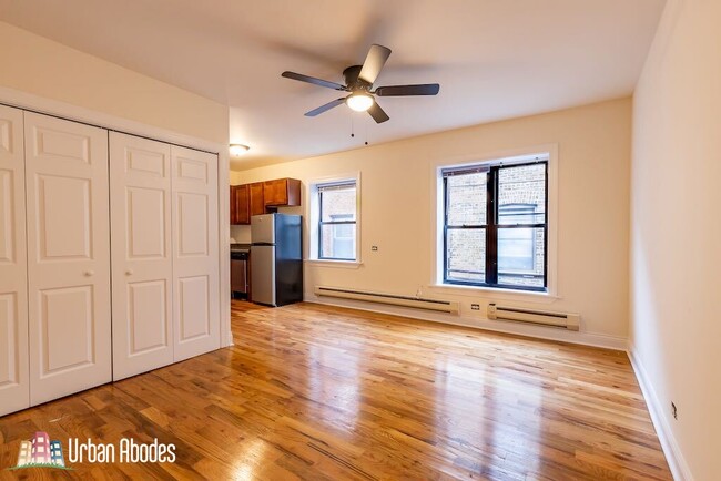 Photo - 814 W Cornelia Ave Apartments Unit M03B