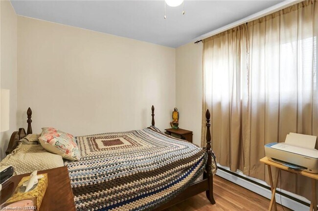 Photo - 329 Salisbury St