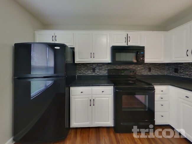 Photo - 284 Woodfield Dr