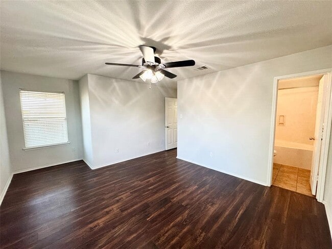 Photo - 246 Pigeonberry Pass