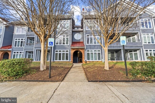 Building Photo - 1127 Lake Heron Dr Unit 1A